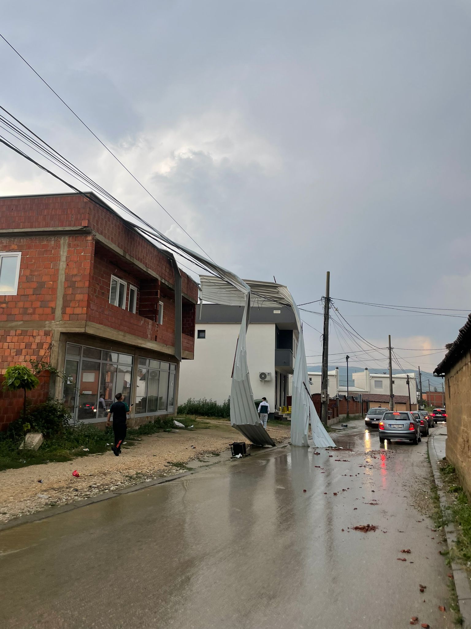 Reshjet e dendura të shiut shkaktojnë dëme në fshatin tonë 